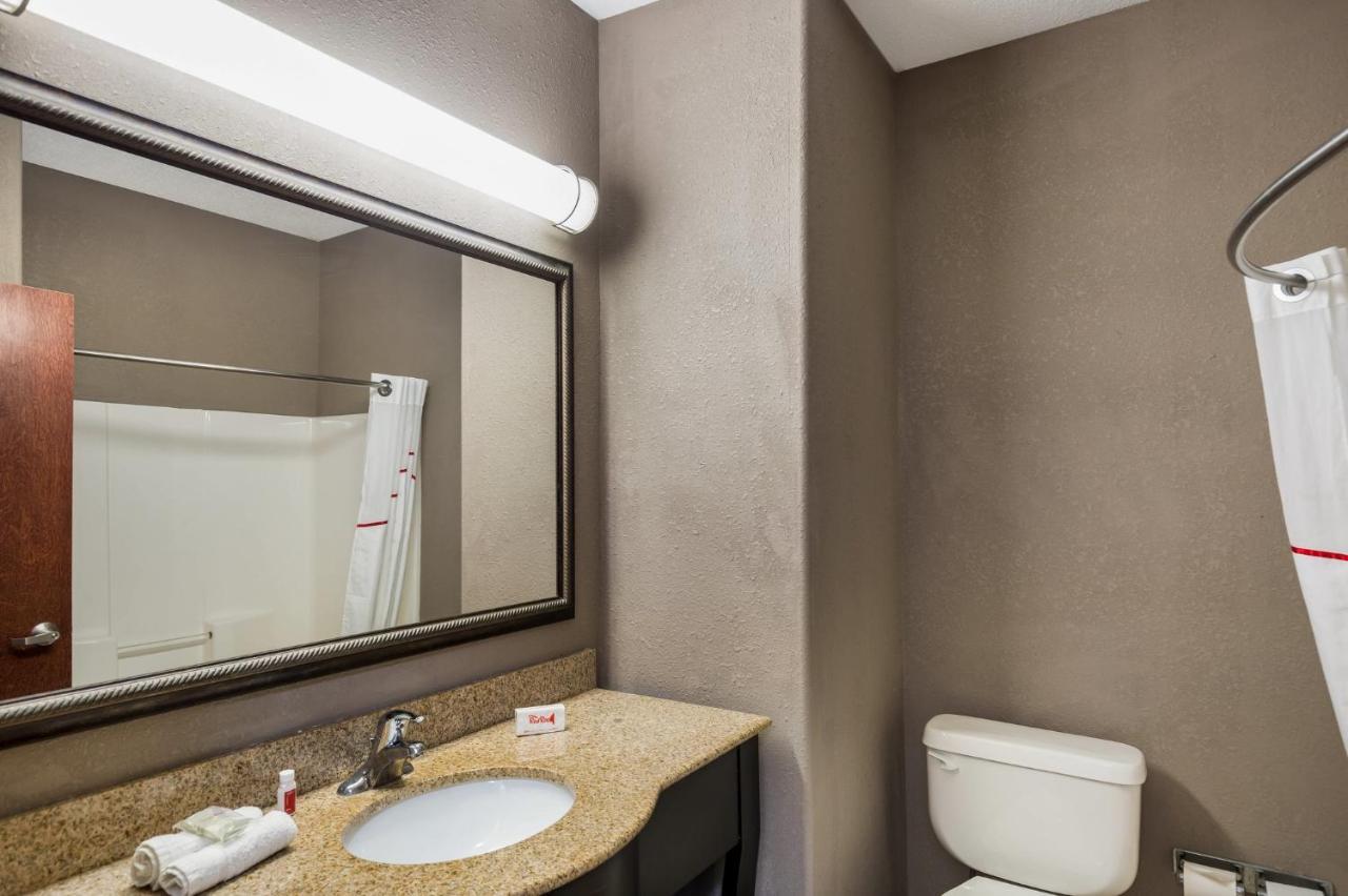 Red Roof Inn & Suites Bloomsburg - Mifflinville Экстерьер фото