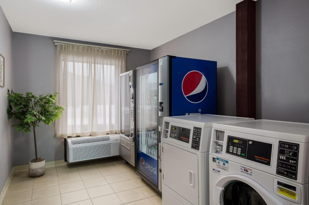 Red Roof Inn & Suites Bloomsburg - Mifflinville Экстерьер фото