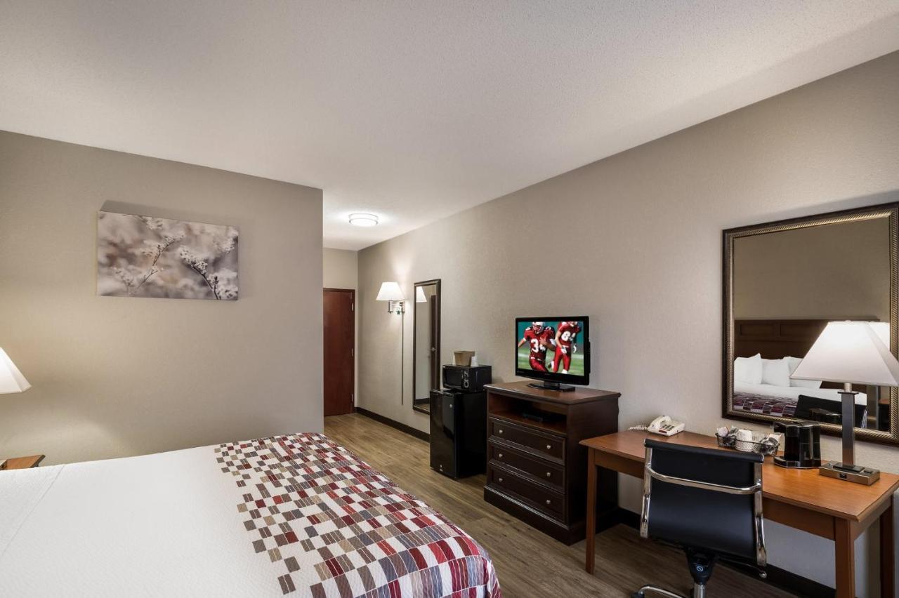 Red Roof Inn & Suites Bloomsburg - Mifflinville Экстерьер фото